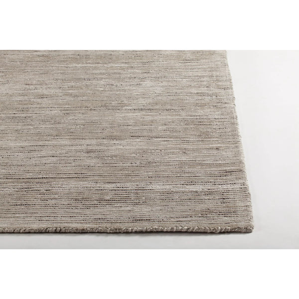 Xandra Rug - Transform your space with the luxurious combinatio