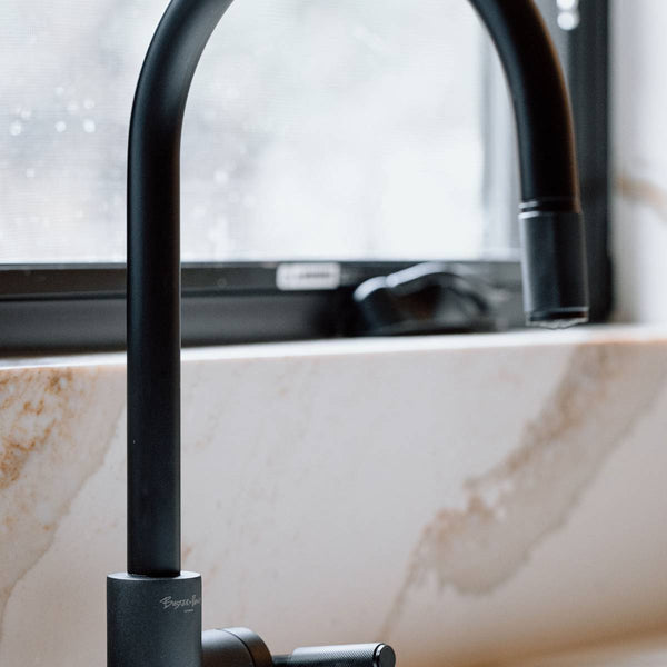 KITCHEN FAUCET / PULL-OUT WITH DUAL SPRAY / LINEAR