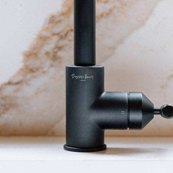 KITCHEN FAUCET / PULL-OUT WITH DUAL SPRAY / LINEAR