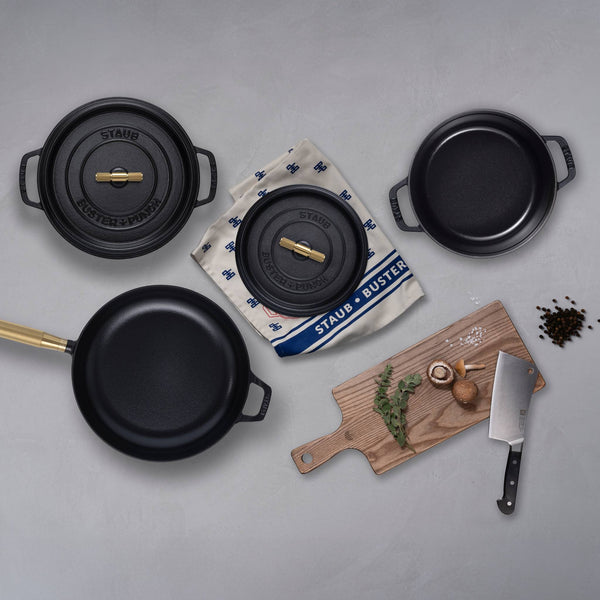 COCOTTE / 9.45 INCHES / CROSS / STAUB / BLACK