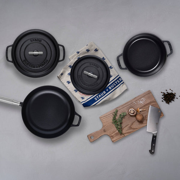 COCOTTE / 9.45 INCHES / CROSS / STAUB / BLACK