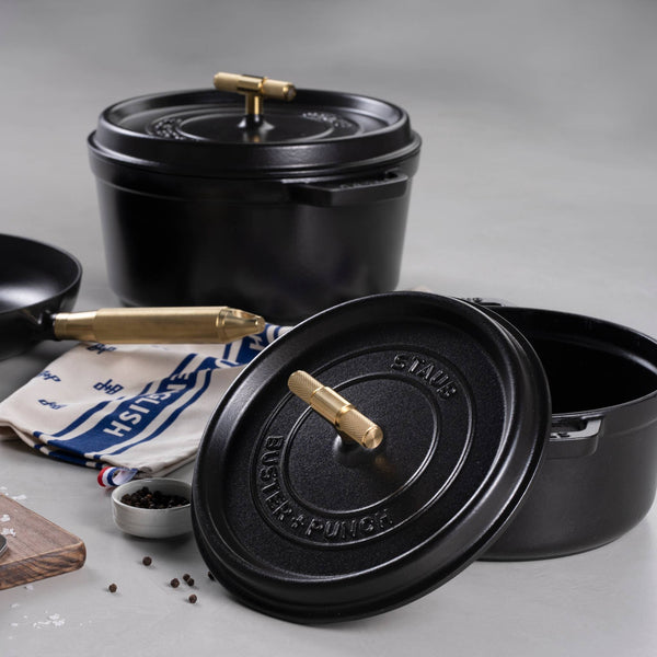 COCOTTE / 9.45 INCHES / CROSS / STAUB / BLACK