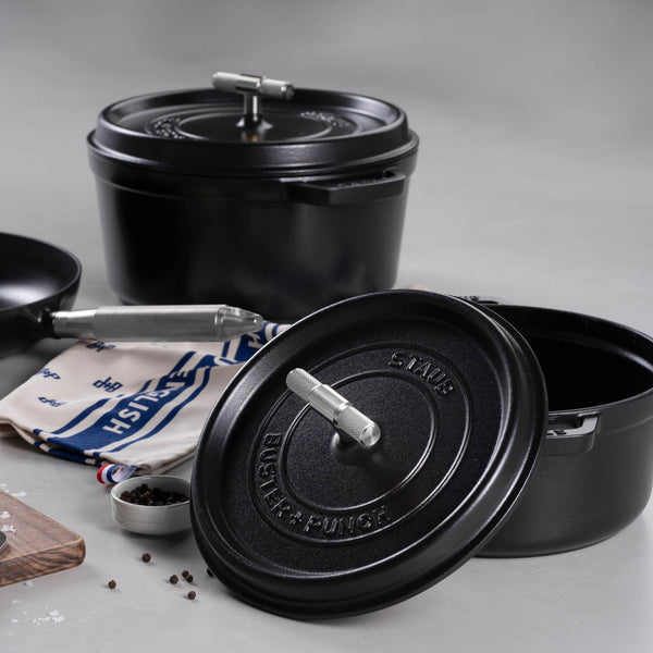 COCOTTE / 9.45 INCHES / CROSS / STAUB / BLACK