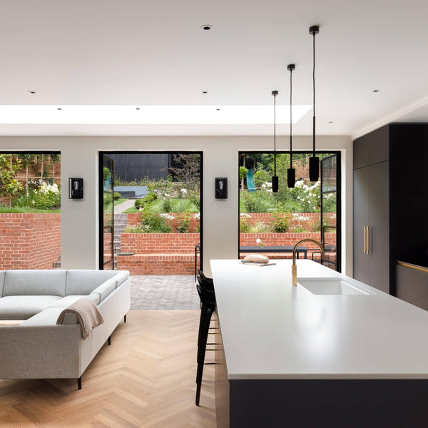 CAGED WALL / MEDIUM / CROSS / WHITE MARBLE