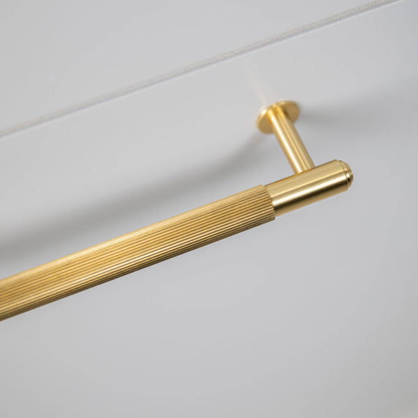 PULL BAR / LINEAR / MEDIUM