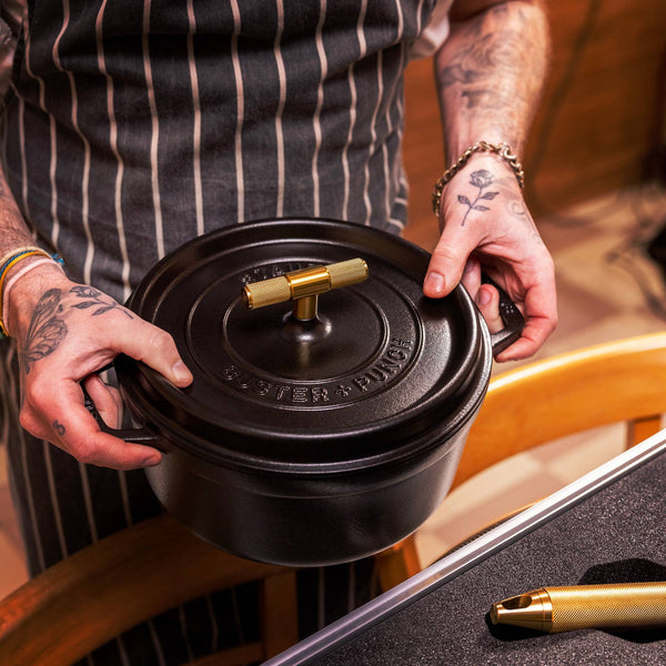 COCOTTE / 9.45 INCHES / CROSS / STAUB / BLACK