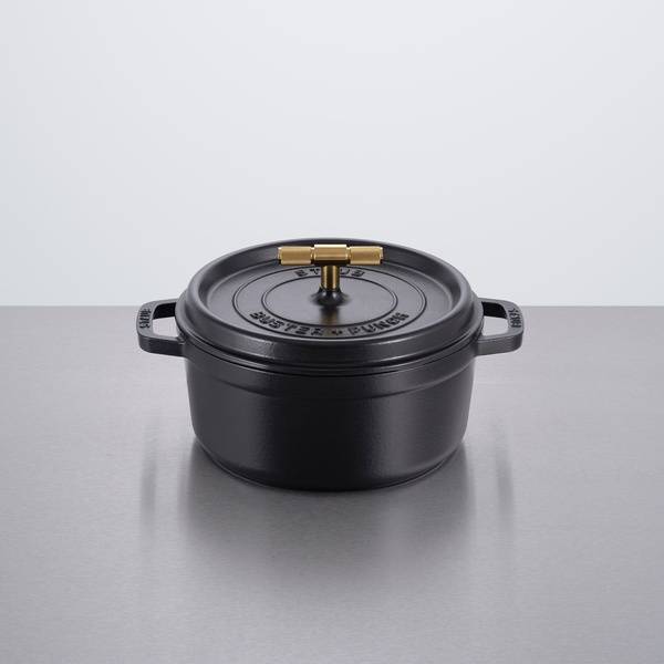 COCOTTE / 9.45 INCHES / CROSS / STAUB / BLACK