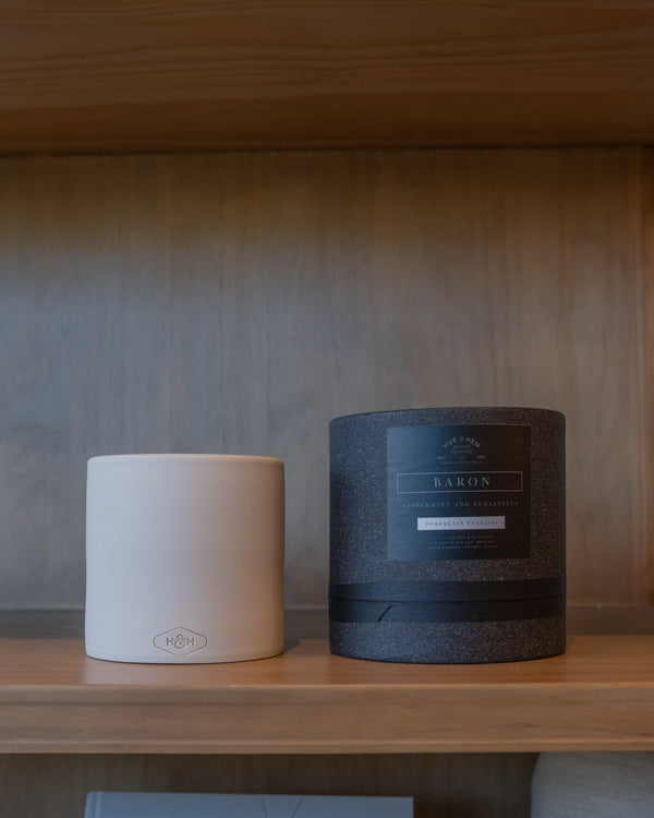 Hue & Hem Candle - Baron