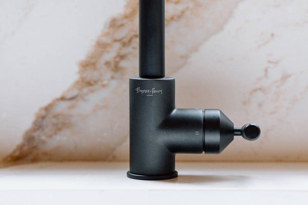 KITCHEN FAUCET / PULL-OUT WITH DUAL SPRAY / LINEAR