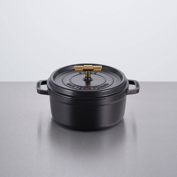 COCOTTE / 9.45 INCHES / CROSS / STAUB / BLACK