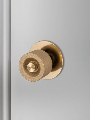 DOOR KNOB SET / CAST