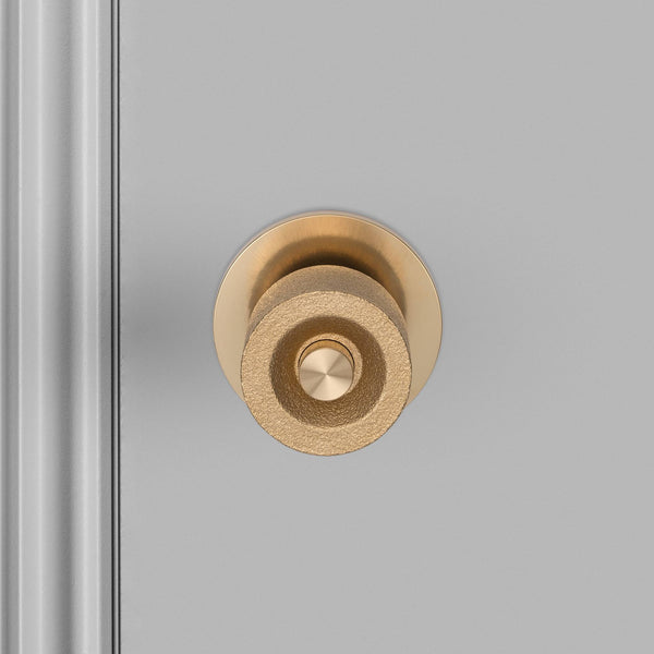 DOOR KNOB SET / CAST