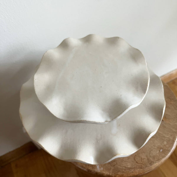 Ruffle Edge Pedestal