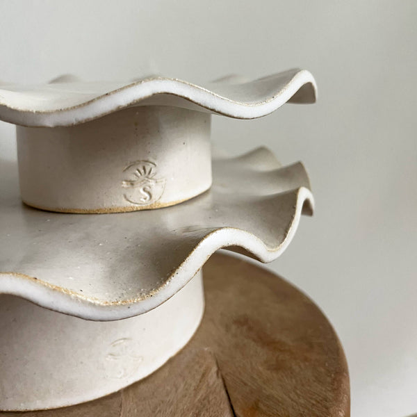 Ruffle Edge Pedestal